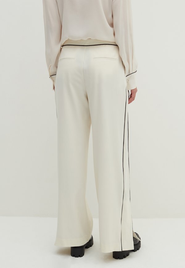 Stefanel FLUID WITH CONTRASTING PIPING