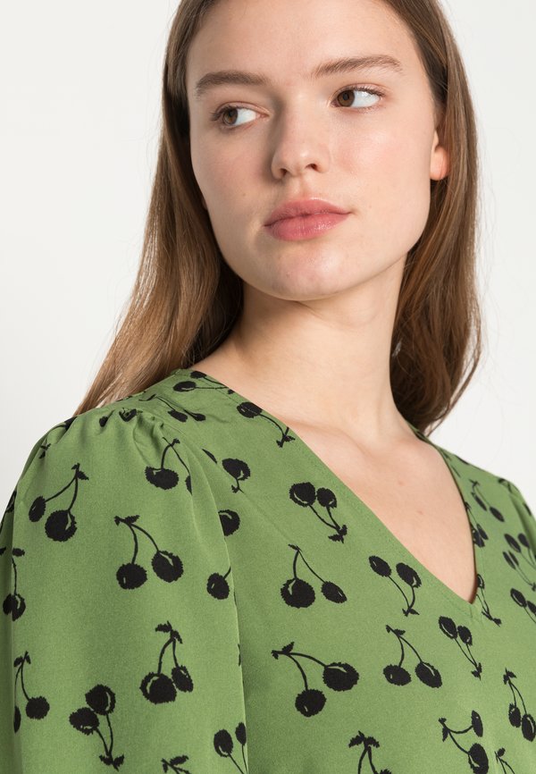 Vero Moda VMBILLI CHERRY V NECK