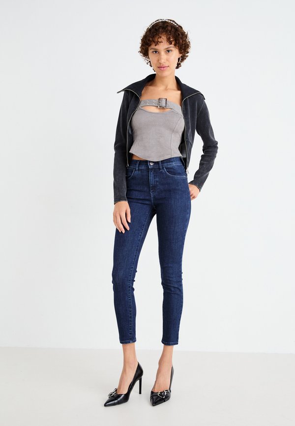 Wrangler HIGH SKINNY