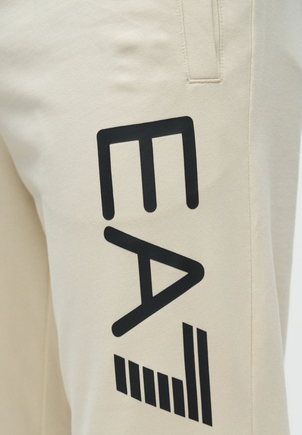 EA7 Emporio Armani TRAIN LOGO SERIES PANTS