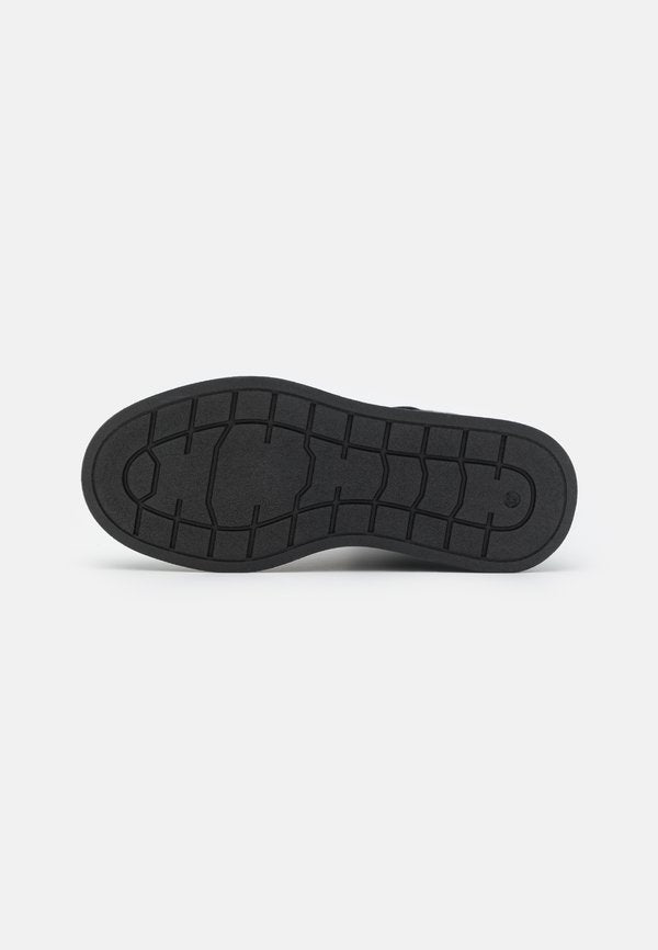 KARL LAGERFELD ZEPHYR HI LACE BOOT