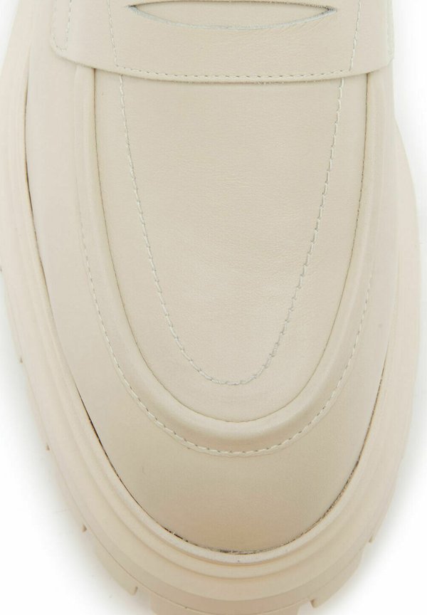 Stuart Weitzman BEDFORD LOAFER