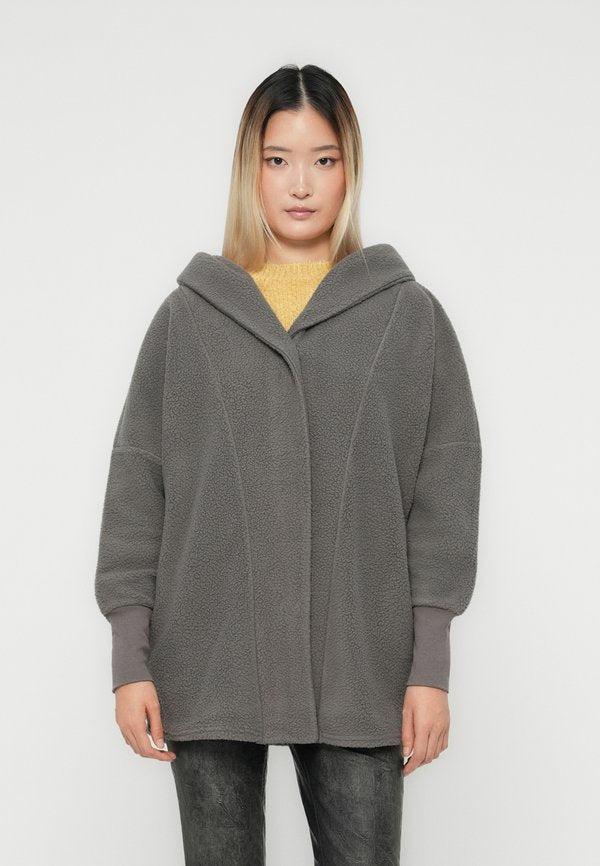 Noisy May igan fleece