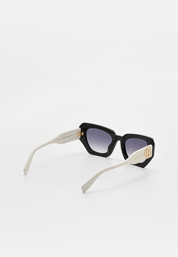 MARC JACOBS