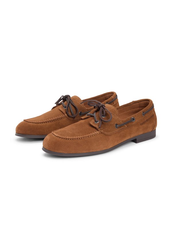 Tommy Hilfiger SUEDE FLEXIBLE SOLE BOAT SHOES