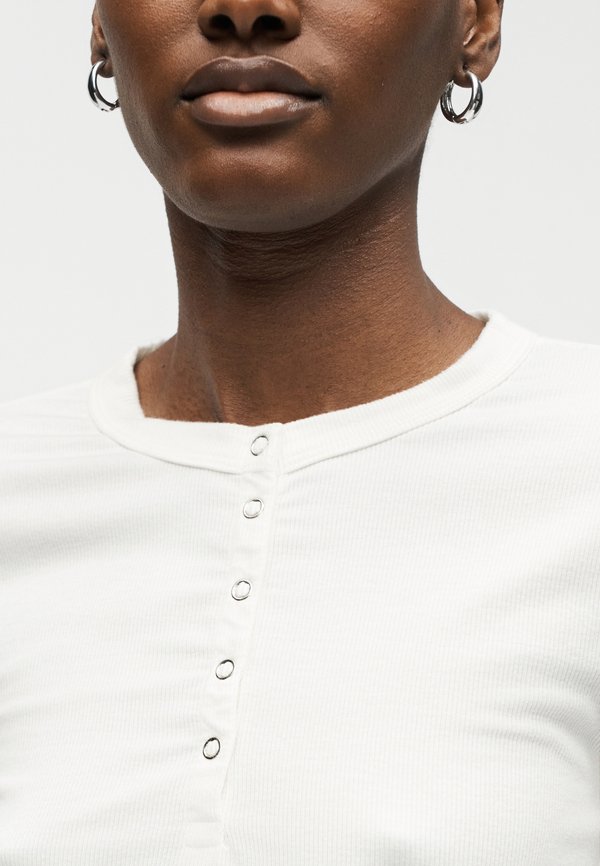 RE/DONE LONG SLEEVE RIBBED HENLEY