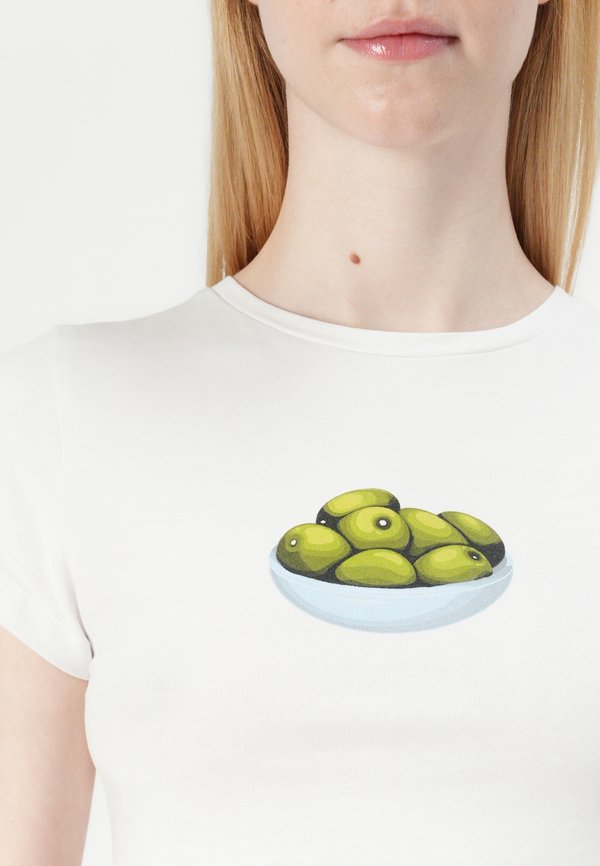 Noisy May NMMOLLY OLIVE