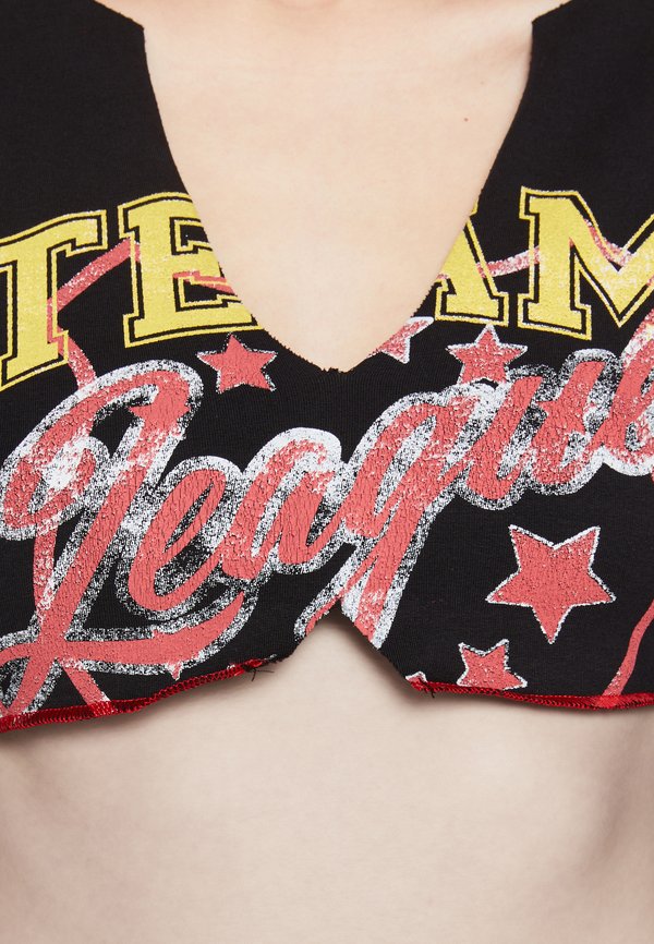 Jaded London CROPPED RAGLAN WITH CONTRAST STITCH & PLACEMENT SCREEN PRINT