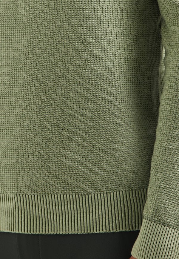 NO EXCESS HALF PLATED STRUCTURE