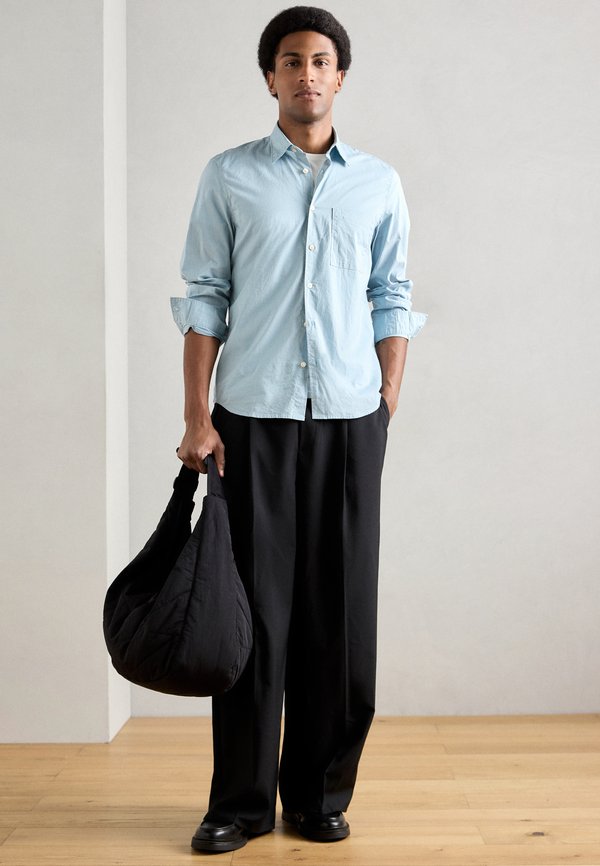 Marc O'Polo LONG SLEEVES ONE RECTANGULAR CHEST POCKET ROUND HEM