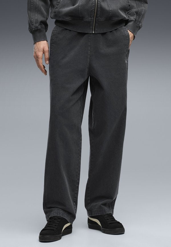 Puma FUTURE.PUMA.ARCHIVE RELAXED WASHED TWILL TRAININGSHOSE UNISEX - Relaxed fit jeans - black