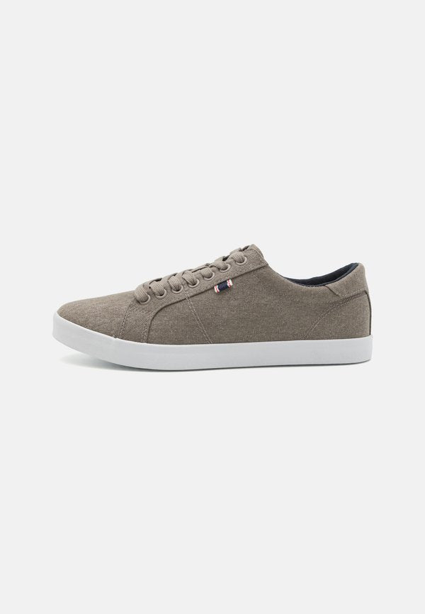 Pier One by Zalando
