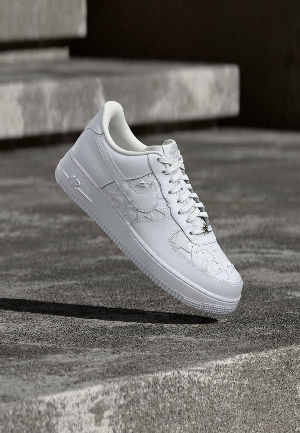 Nike Sportswear AIR FORCE 1 07 LV8 EDGE - Trainers - white/metallic silver-coloured
