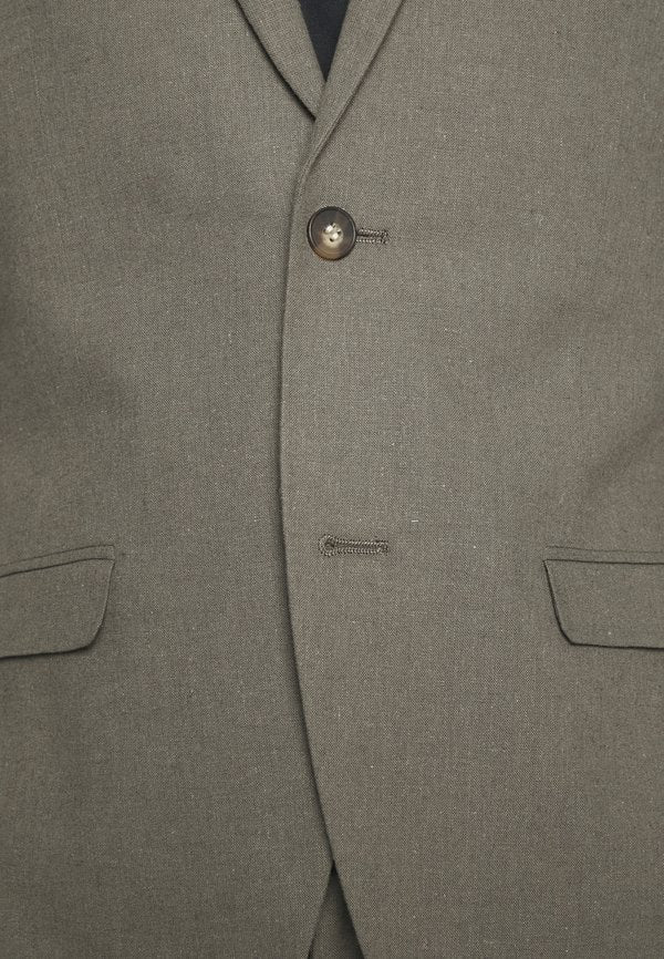 Isaac Dewhirst THE FASHION SUIT NOTCH
