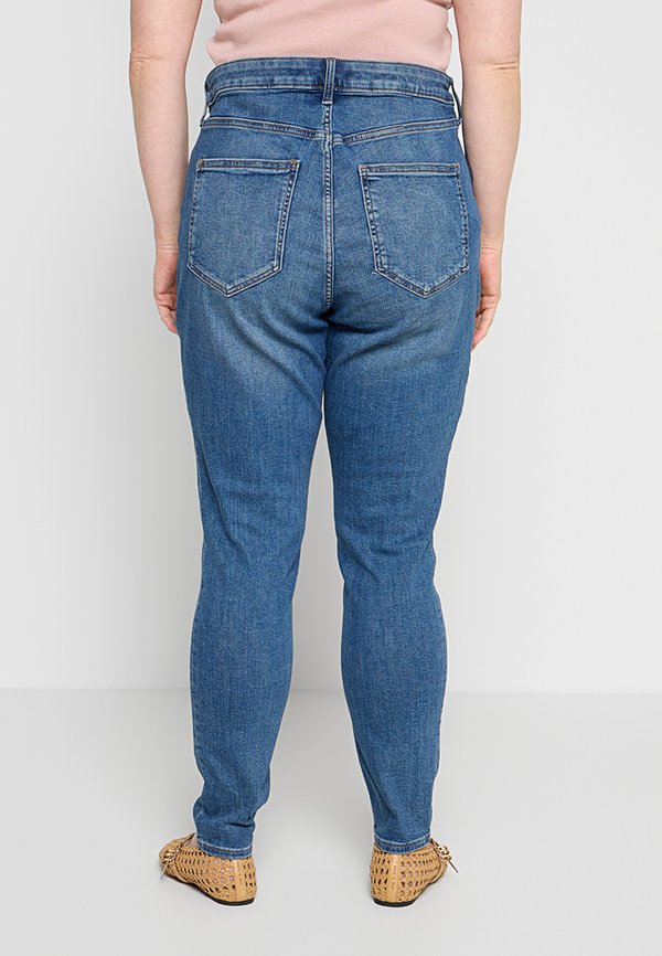 GAP RYAN