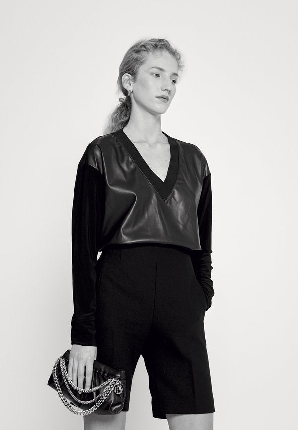 DKNY V NECK FRONT