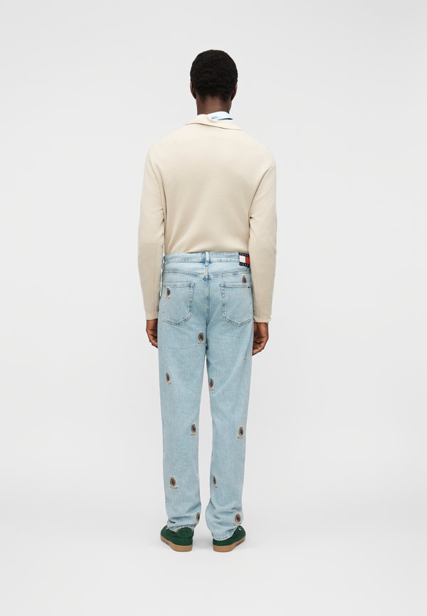 Tommy Jeans SONNY EMBROIDERY REGULAR TAPERED LEG JEANS