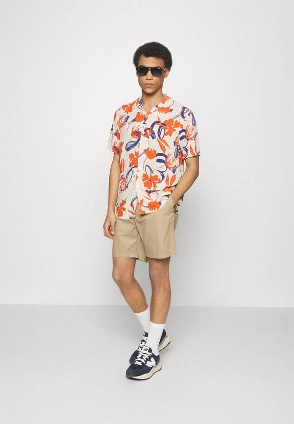 Pier One by Zalando