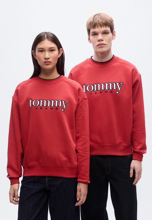 Tommy Jeans 90S LOGO APPLIQUÉ FLEECE SWEATSHIRT