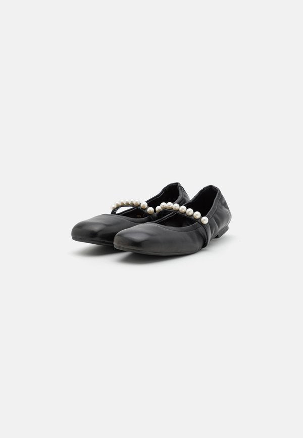 Stuart Weitzman GOLDIE BALLET FLAT