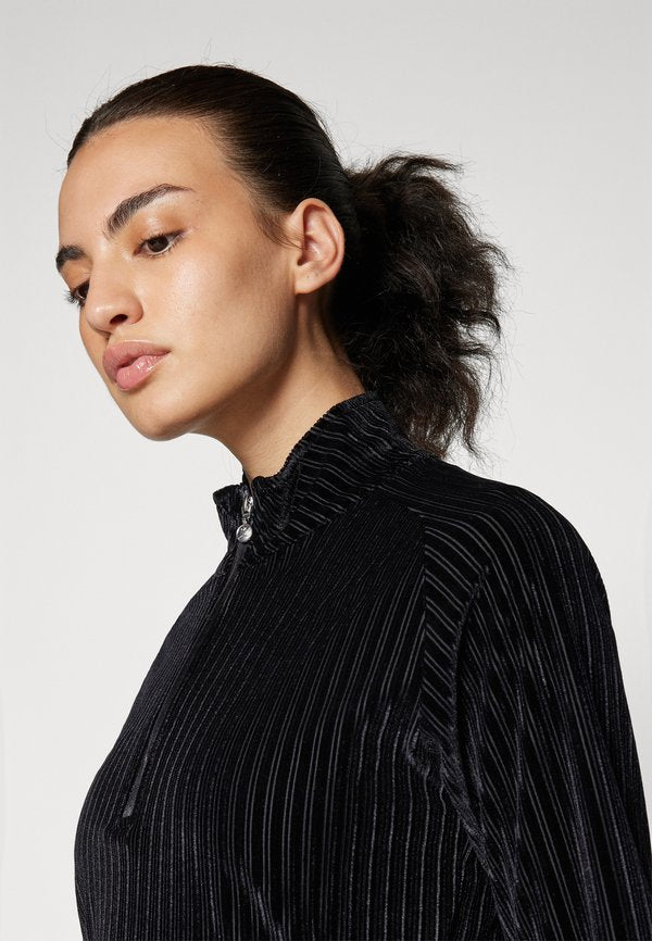 Daily Sports TRINITY HALF NECK