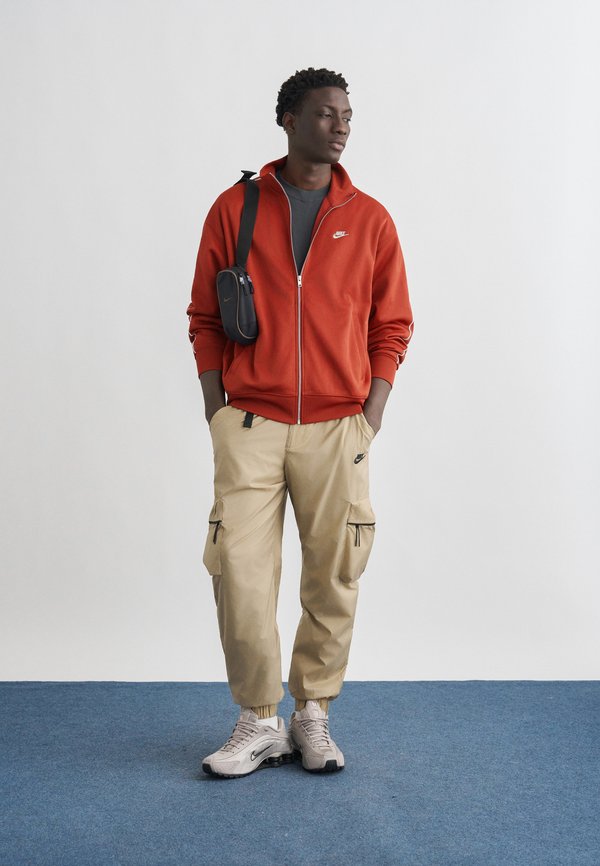 Nike Sportswear CLUB TRACK