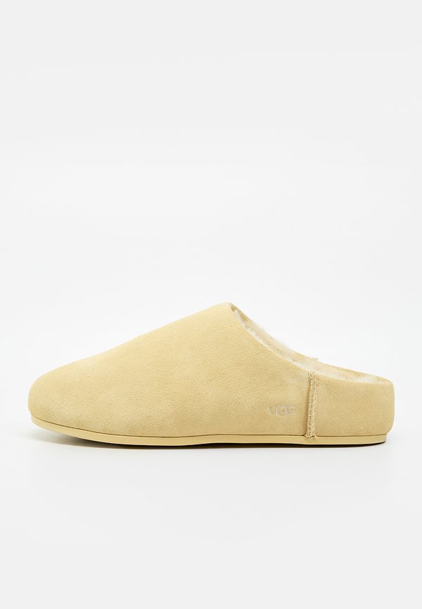 UGG ELEA SLIP ON
