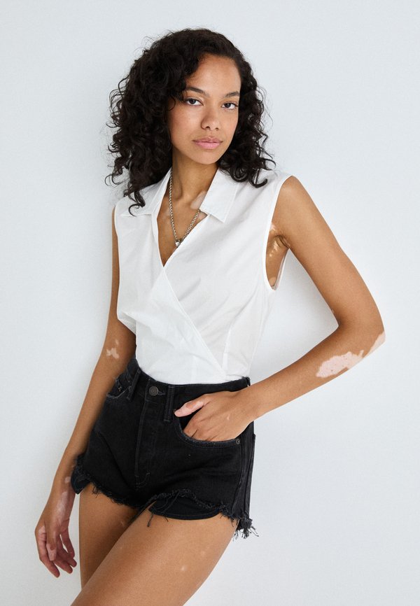 Weekday MAIA MID RISE HOT PANTS