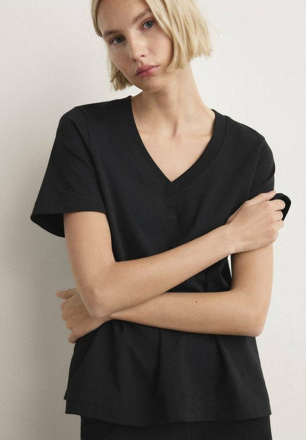Mango Basic T-shirt - black