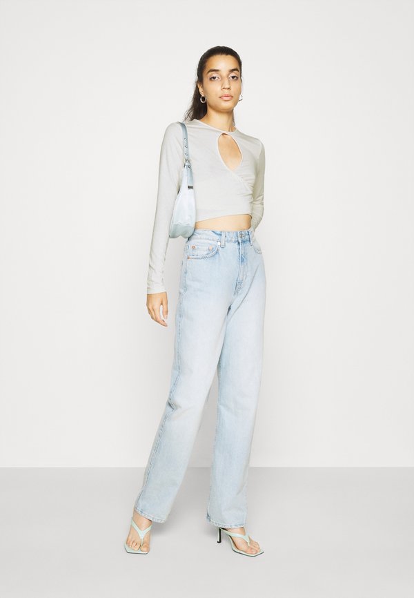 NA-KD KEYHOLE CROPPED