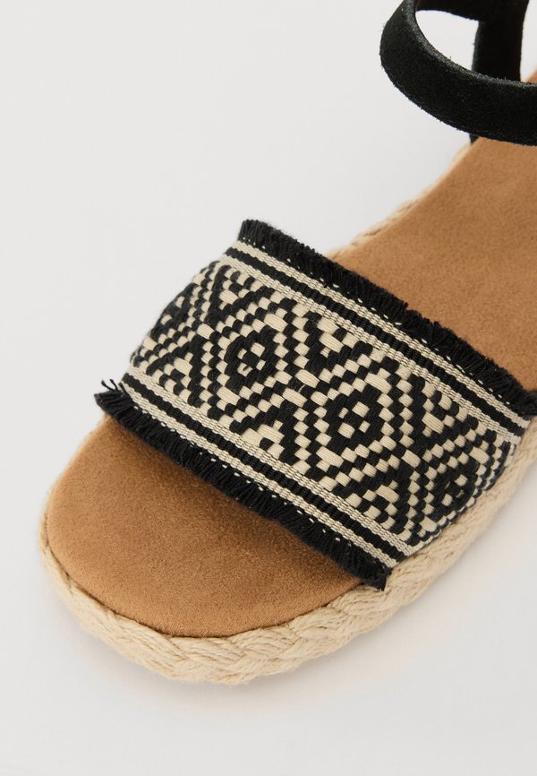 TOMS ABBY