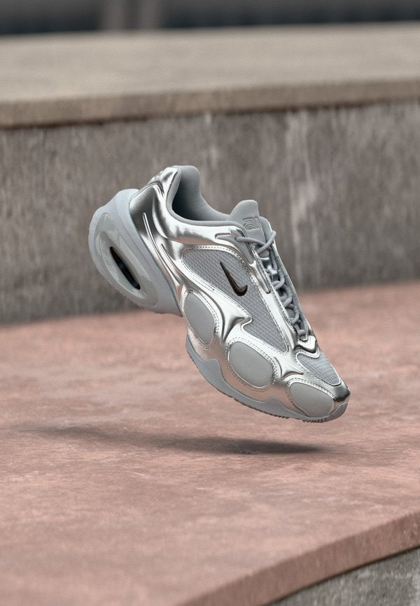 Nike Sportswear AIR MAX MUSE - Trainers - metallic silver-coloured
