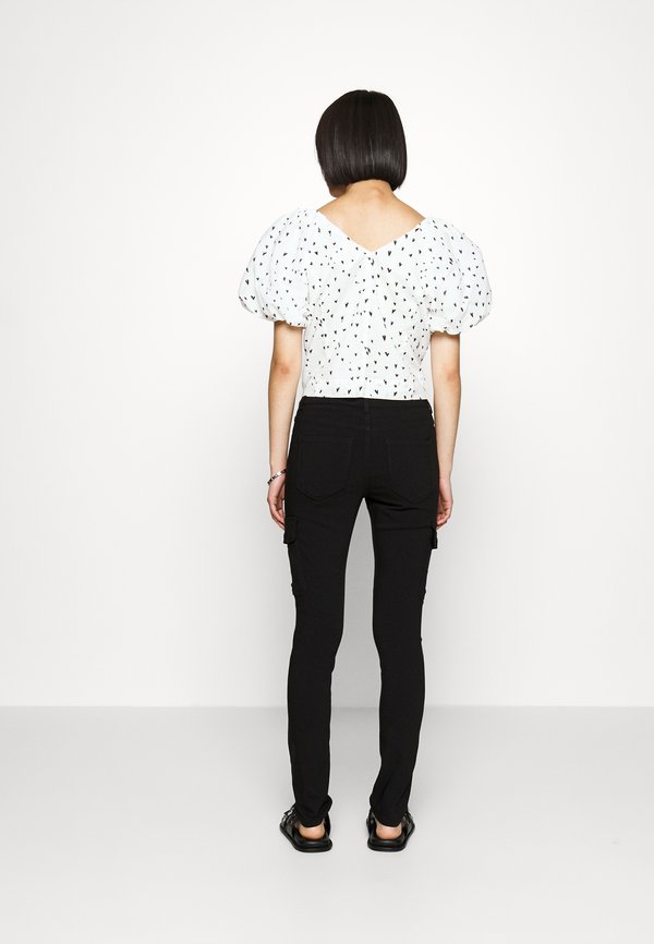 Pieces Petite PCSKIN