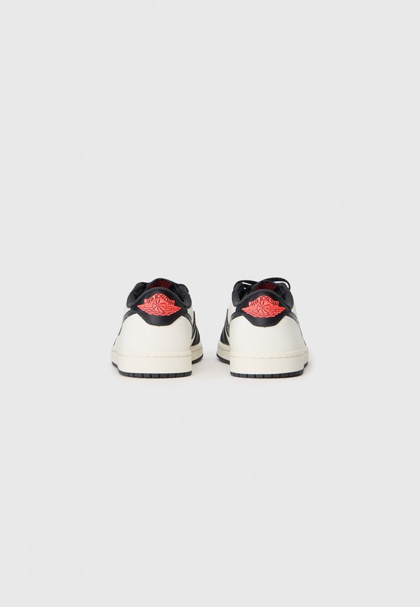Jordan AIR JORDAN 1 RETRO
