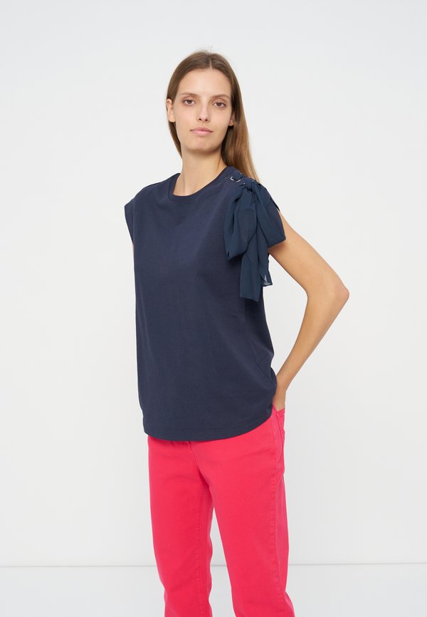 TWINSET