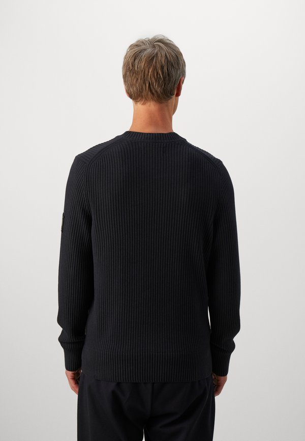 Marc O'Polo MARC O’POLO X DFB TRAVEL COLLECTION CREWNECK