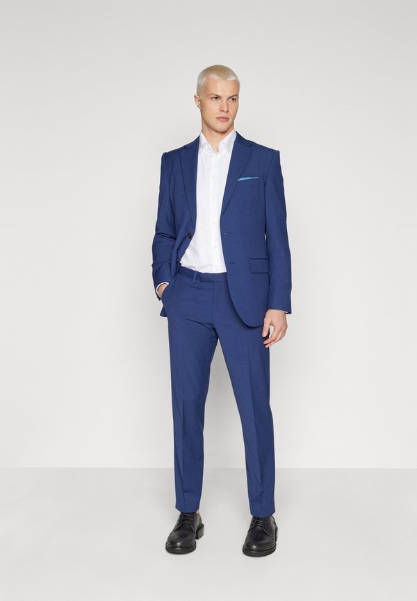 Isaac Dewhirst THE PREMIUM NOTCH FASHION SUIT