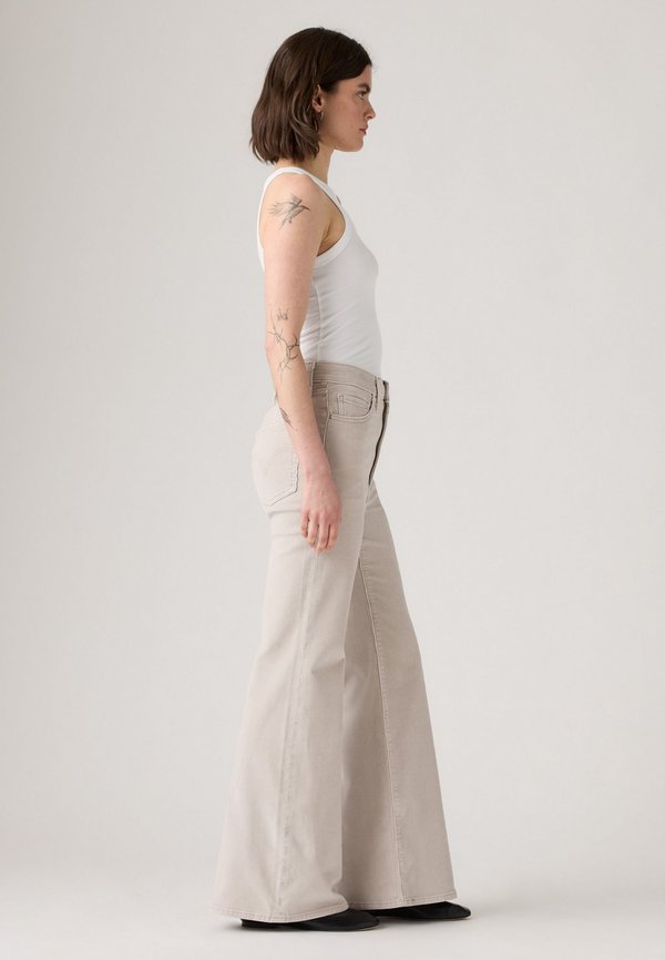 Levi's® RIBCAGE BELLS