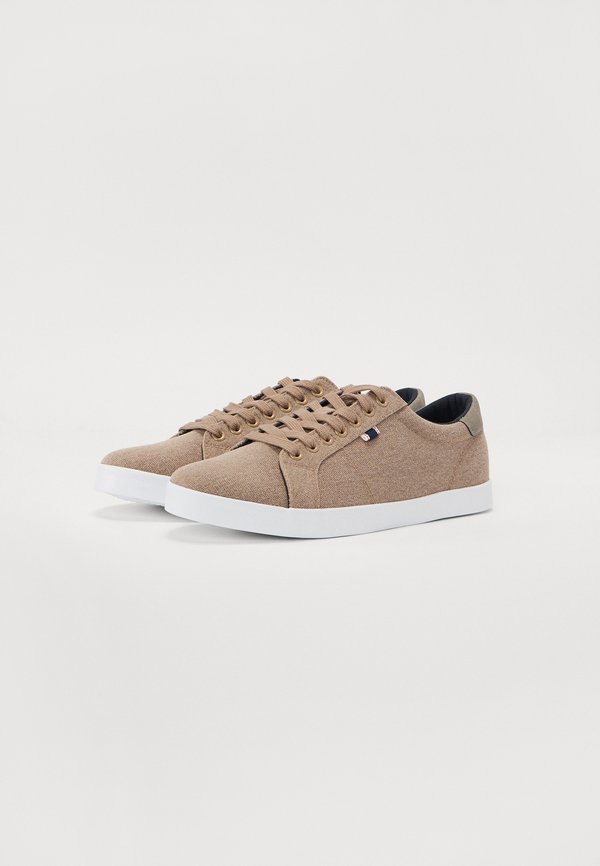 Pier One by Zalando