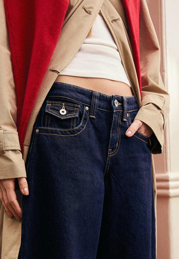 Bershka LOW-RISE SLOUCHY  - Wide Leg - royal blue