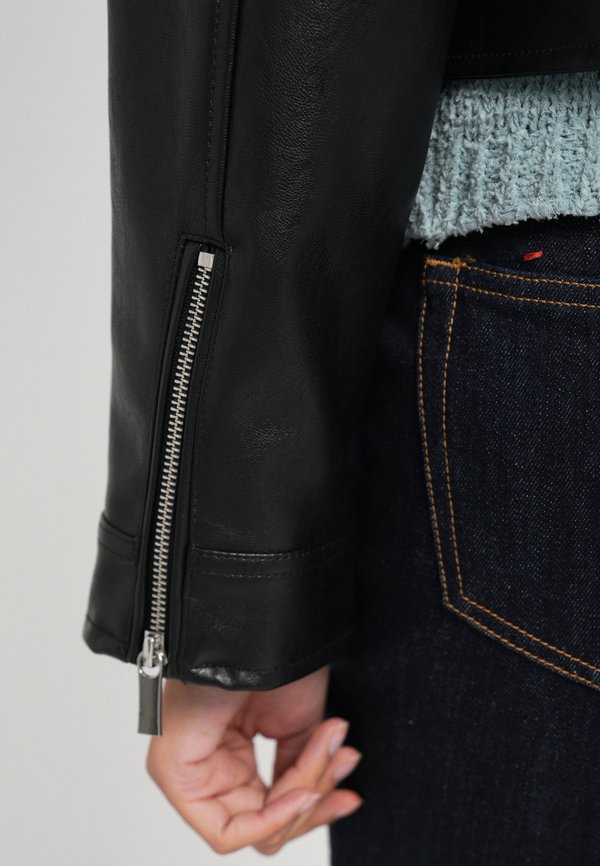 TWINSET