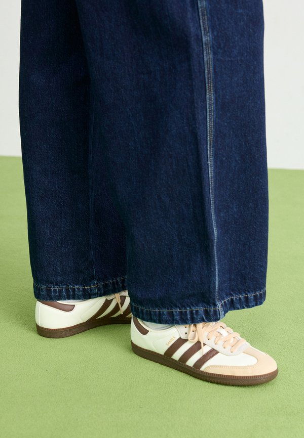 adidas Originals SAMBA OG UNISEX - Trainers - off white/earth strata/gum