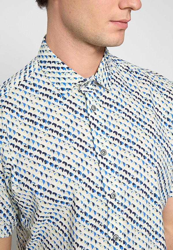 NO EXCESS REGULAR FIT