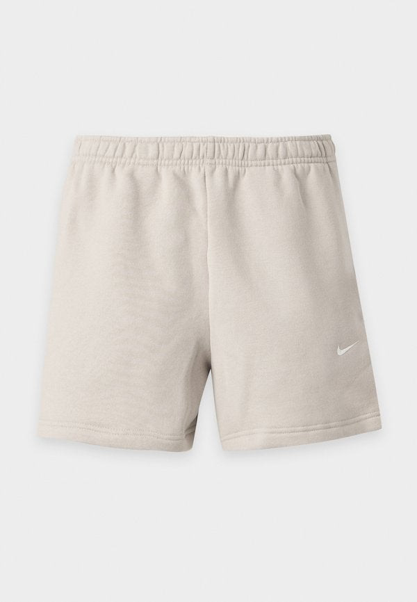 Nike Sportswear STUDIO FLEECE MEDIUM WEIGHT MID-RISE SHORTS - Shorts - cream/sail