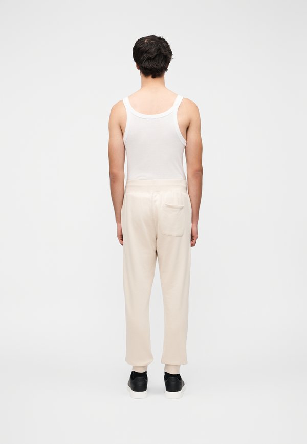 Pier One by Zalando