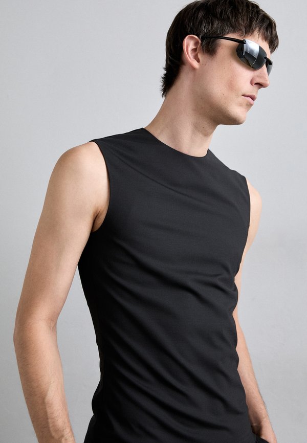 032c OFFICE ATTIRE CROPPED SUIT