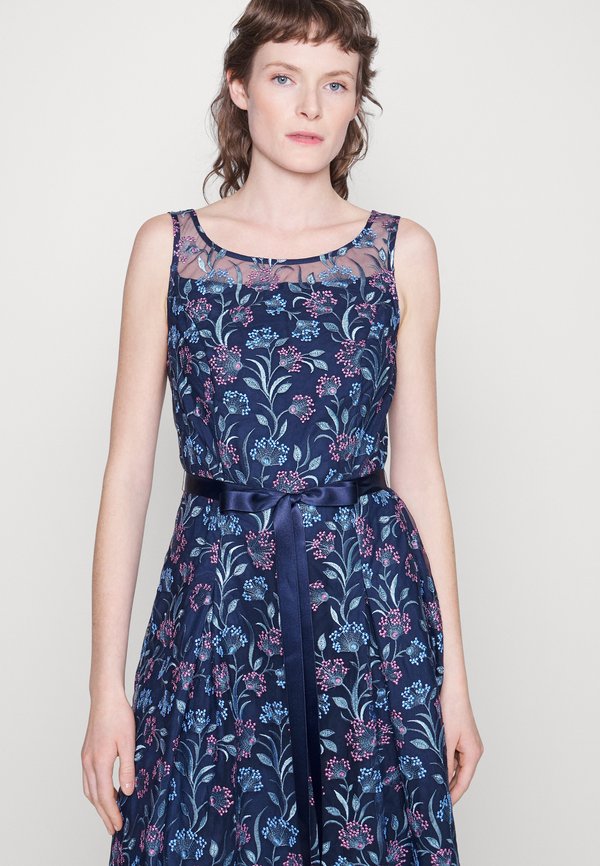 Swing DRESS EMBROIDERED