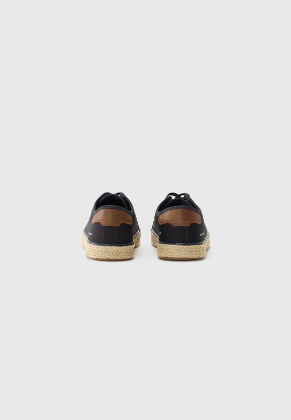 Pier One by Zalando