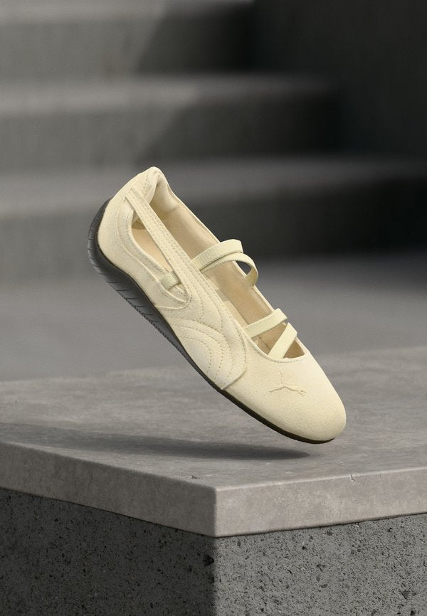 Puma SPEEDCAT - Ankle strap ballerina shoes - light yellow