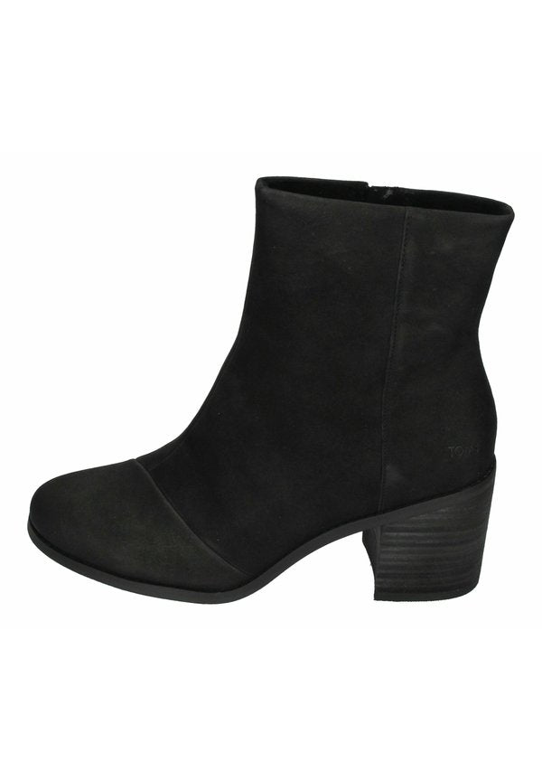 TOMS  EVELYN